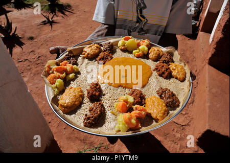 L'Éthiopie, du Tigré, le traditionnel repas appelé injera éthiopienne fait de teff, une céréale de l'Afrique de l'espèce de la famille sweet grass (Poaceae) Banque D'Images