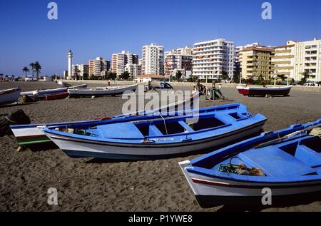 Torre de Mar, plage, Phare et appartments (Costa del Sol). Banque D'Images