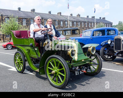 Veteran 1904 Renault, l'un des trois seuls exemples connus dans le monde. À la caserne Fulwood, Preston, au cours de la Manchester à Blackpool Location Exécuter Banque D'Images