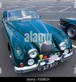 Classic Jaguar XK 150 Voiture de sport. À la caserne Fulwood, Preston, tout en prenant part à la 56e Manchester à Blackpool Location run 2018 Banque D'Images