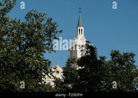 Vue sur le clocher au-dessus de Yochanan Baharim église franciscaine à Ein-Karem, Jérusalem. Saint-jean-BaHarim BaHarim Yochanan, ou en hébreu, est le tra Banque D'Images