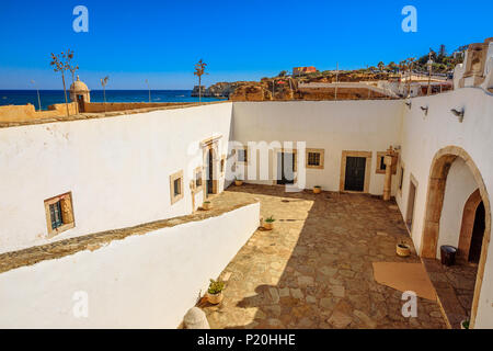 Vue aérienne de la petite cour et musée de Fort de Ponta da Bandeira, une architecture militaire, à Lagos, Algarve, Portugal. Banque D'Images