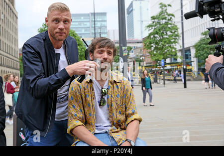 Manchester, UK. 13 juin 2018. Ancien joueur international, Andrew "Freddie" Flintoff MBE été filmé dans la ville à un pop up les barbiers pour un programme TV, St Peters Square, Manchester, le 13 juin 2018 (C)Barbara Cook/Alamy Live News Banque D'Images