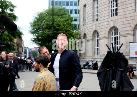 Manchester, UK. 13 juin 2018. Ancien joueur international, Andrew "Freddie" Flintoff MBE été filmé dans la ville à un pop up les barbiers pour un programme TV, St Peters Square, Manchester, le 13 juin 2018 (C)Barbara Cook/Alamy Live News Banque D'Images