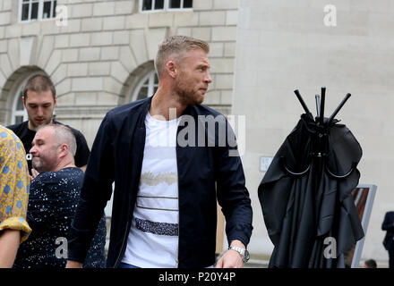 Manchester, UK. 13 juin 2018. Ancien joueur international, Andrew "Freddie" Flintoff MBE été filmé dans la ville à un pop up les barbiers pour un programme TV, St Peters Square, Manchester, le 13 juin 2018 (C)Barbara Cook/Alamy Live News Banque D'Images