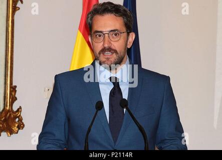 Pie de Foto : Maxim Huerta Noticia Asociada : COMMUNAUTÉ DE VALENCE. Maxim Huerta acude a La Moncloa para reunirse con Pedro Sanchez y su retrasa comparecencia a las 19.00 horas 07/06/2018 13 juin 2018, le ministre de la Culture et des Sports, Maxim Huerta, élu vendredi dernier, présente sa démission après avoir découvert d'anciens crimes avec hacienda 888 / Cordon Press Banque D'Images