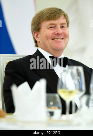 Vilnius, Lituanie. 13 Juin, 2018. Le roi Willem-Alexander des Pays-Bas dans le palais présidentiel de Vilnius, le 13 juin 2018, pour l'état-banquet au 1er jour de la visite d'Etat de la République de Lituanie Photo : Albert Nieboer/Pays-Bas/Point de vue OUT -AUCUN SERVICE DE FIL- Crédit : Albert Nieboer/RoyalPress/dpa/Alamy Live News Banque D'Images