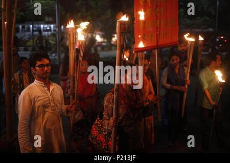 Dhaka, Bangladesh. 11 Juin, 2018. Militant du Bangladesh a appelé une phase de répression d'une manifestation à Shahbag en protestation à l'enlèvement d'organisateur de Hill's femme Russie Kalpana Chakma 22 an. Les droits humains ont exigé un niveau élevé d'enquête sur l'enlèvement et la disparition de Hill Women's Federation chef Kalapna Chakma. Credit : Md. Mehedi Hasan/ZUMA/Alamy Fil Live News Banque D'Images