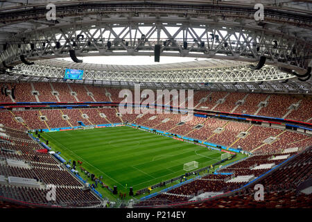 Moscou, Russie - le 13 juin 2018. Vue de l'intérieur de stade Luzhniki de Moscou, un jour avant l'ouverture de la Coupe du Monde de la FIFA 2018. Credit : Alizada Studios/Alamy Live News Banque D'Images