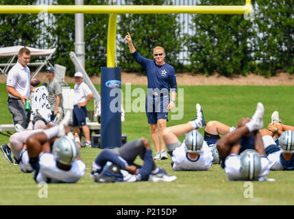 Jun 13, 2018 : l'entraîneur-chef Dallas Cowboys Jason Garrett au cours de la formation obligatoire au camp l'étoile de Frisco, TX Albert Pena/CSM Banque D'Images