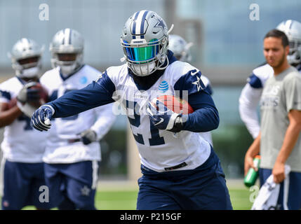 Jun 13, 2018 : running back Dallas Cowboys Ézéchiel Elliott # 21 au cours de la formation obligatoire au camp l'étoile de Frisco, TX Albert Pena/CSM Banque D'Images