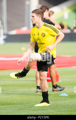 10 juin 2018 : Columbus Crew milieu SC Wil Trapp (6) se réchauffe avant de faire face à Atlanta United FC à Columbus, OH, USA. Brent Clark/Alamy Live News Banque D'Images