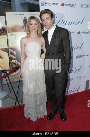 Hollywood, Californie, USA. 13 Juin, 2018. ROBERT PATTINSON et MIA WASIKOWSKA premiere 'Damsel' tenue à Arclight Hollywood. Credit : PMA/AdMedia/ZUMA/Alamy Fil Live News Banque D'Images