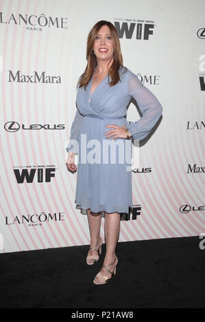 Los Angeles, CA - le 13 juin : Kirsten Schaffer, à la Women in Film Crystal  + Lucy Awards 2018 au Beverly Hilton Hotel à Beverly Hills, Californie le 13 juin 2018. Credit : Faye Sadou/MediaPunch Banque D'Images