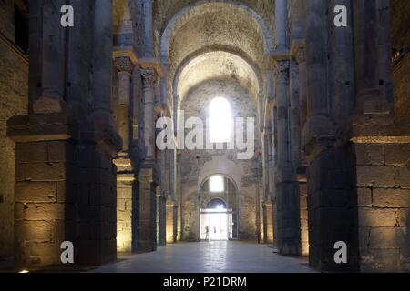 Espagne - Catalogne - Alt Empordà (district) - Gérone. Sant Pere de Rodes, monasterio románico (siglos X - XIII) ; Eglise de 3 nefs. Banque D'Images