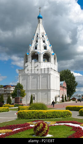 Kolomna, Russie, la place de la cathédrale à l'ancien Kremlin Kolomna, vue sur le clocher de la cathédrale de l'Assomption, monument Banque D'Images