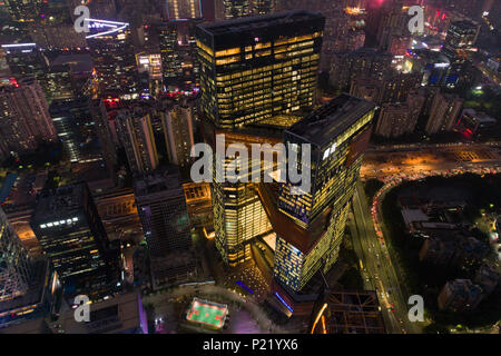 Vue aérienne de Tencent siège à Shenzhen, Chine. Les 250 mètres de haut, deux tours jumelles sont reliées par des ponts et ciel au total 12 000 maison peut empl Banque D'Images