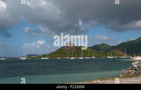 Golfe et de stationnement de bateaux disponibles sur l'île tropicale. Philipsburg, Saint-Martin Banque D'Images