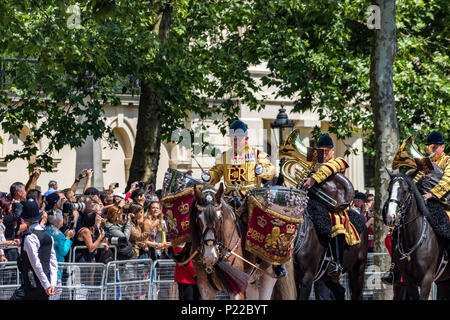 Un cheval de tambour de la famille Cavalry Band marchant le long du Mall à la Trooping The Color ou à la Queens Birthday Parade, Londres, Royaume-Uni , 2018 Banque D'Images