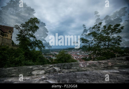 Abstract Cityscape paysage avec Stormy Sky Banque D'Images