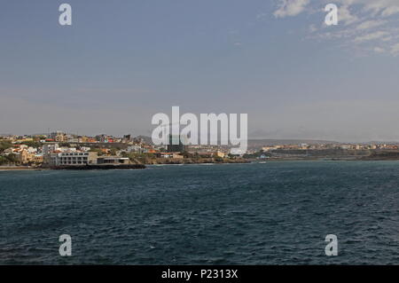 Vue sur la baie à l'île de Santiago Praia Cap Vert Avril Banque D'Images