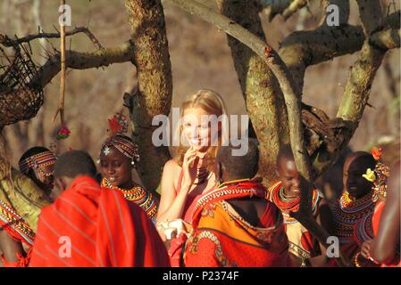 Titre original : DIE WEISSE MASSAI. Titre en anglais : WHITE MASSAI, LE. Directeur de film : HERMINE HUNTGEBURTH. Année : 2005. Stars : Nina Hoss. Credit : CONSTANTIN FILM / Album Banque D'Images