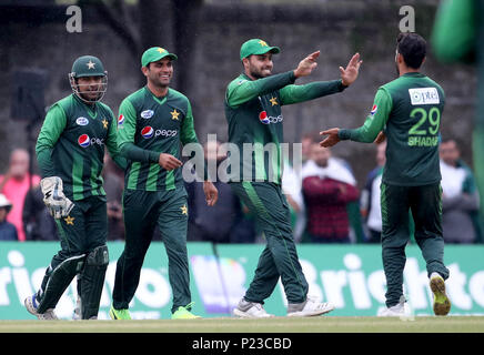 Le Pakistan célèbre après l'Ecosse de Matthieu Croix est pris au cours de la deuxième International T20 match à La Grange, Édimbourg. ASSOCIATION DE PRESSE Photo. Photo date : mercredi 13 juin, 2018. Voir l'histoire de l'Écosse. CRICKET PA Crédit photo doit se lire : Jane Barlow/PA Wire Banque D'Images