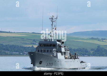 FS (un lion, un léopard755) Formation de classe navire exploité par la marine française, passant Greenock après un paiement d'un court-circuit à la visite à Glasgow. Banque D'Images