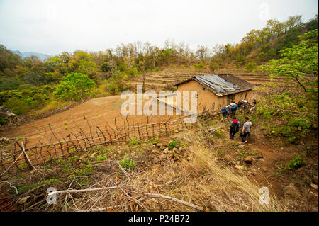 Maison abandonnée au village Thak, un lieu rendu célèbre par Jim Corbett dans son livre Maneaters de Kumaon, Uttarakhand, Inde Banque D'Images