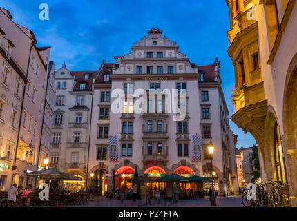 Orlando 'Haus am Platzl" dans la soirée, Vieille Ville, Munich, Haute-Bavière, Bavaria, Germany, Europe Banque D'Images