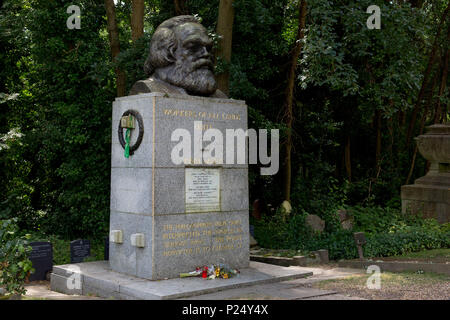 Londres, Grande-Bretagne, la tombe de Karl Marx dans le Cimetière de Highgate Banque D'Images