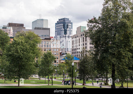 Parc public 'commun' avec des tours de Boston aux Etats-Unis Banque D'Images