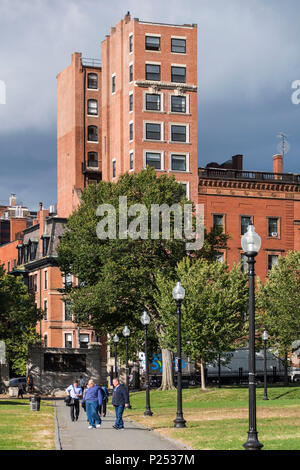 Parc public 'commun' avec des tours de Boston aux Etats-Unis Banque D'Images