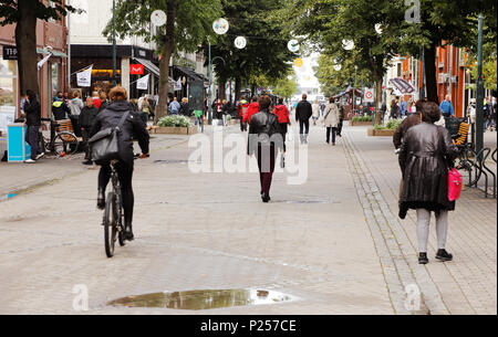 Trondheim, Norvège - 31 août 2013 : vie quotidienne à Munkegata dans le quartier du centre-ville. Banque D'Images