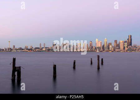 De Seattle au crépuscule, Seattle, État de Washington, sur la côte ouest, USA Banque D'Images