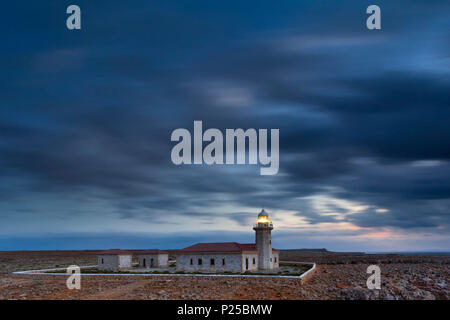 Coucher du soleil à Punta Nati, municipalité de Ciutadella, Minorque, Îles Baléares, Espagne, Europe du Sud Banque D'Images
