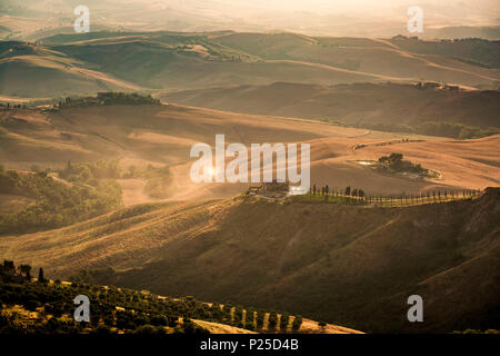 Balze di Volterra au coucher du soleil, Toscane, Italie Banque D'Images