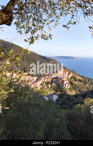 Pisciotta village au coucher du soleil, le parc national du Cilento. Le district de Salerne, Campanie, Italie Banque D'Images