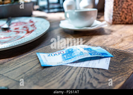 Nouvelle Fédération de billets libellés en roubles 2000 pour payer la facture Banque D'Images