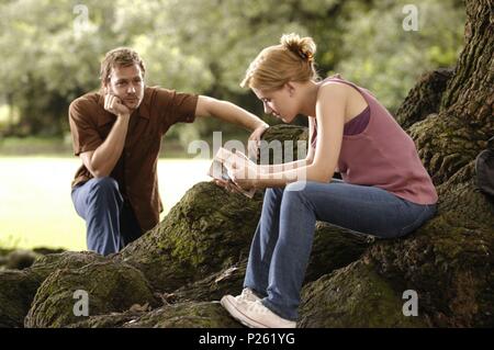 Titre original : A LOVE SONG FOR BOBBY LONG. Titre anglais : A LOVE SONG FOR BOBBY LONG. SHAINEE GABEL Réalisateur :. Année : 2004. Stars : Scarlett Johansson, Gabriel Macht. Credit : COLUMBIA TRISTAR / Album Banque D'Images