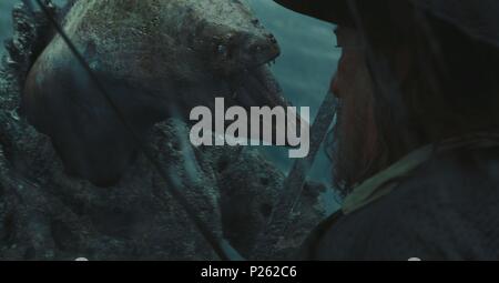 Titre original : PIRATES OF THE CARIBBEAN : AT WORLDS END. Titre en anglais : PIRATES OF THE CARIBBEAN : AT WORLDS END. Film Réalisateur : Gore Verbinski. Année : 2007. Credit : WALT DISNEY PICTURES / Album Banque D'Images