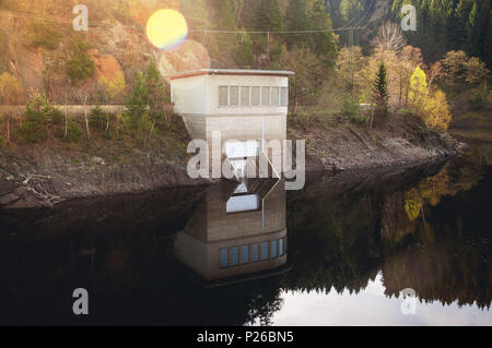La construction du barrage de Mountain Lake. Okertalsperre, Okerstausee, Parc National Harz en Allemagne Banque D'Images