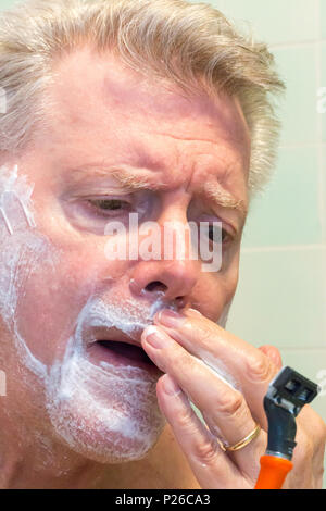 Man Shaving, USA Banque D'Images