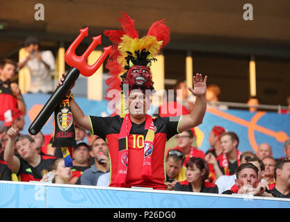 NICE, FRANCE - 22 juin 2016 : fan belge montre son appui durant l'UEFA EURO 2016 Suède jeu v Belgique au stade de l'Allianz Riviera Nice, Nice, Fr Banque D'Images