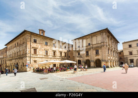 L'Italie, la Toscane, le village de Montepulciano sur les collines de la toscane, Plaza Grande, provence de Sienne Banque D'Images