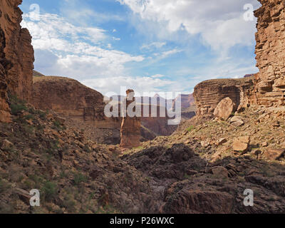 Le monument rock formation à Monument Creek dans le Parc National du Grand Canyon, Arizona. Banque D'Images