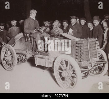 [Collection Jules Beau. Photographie sportive] : T. 14. Année 1901 / Jules Beau [Collection Jules Beau. Photographie sportive] : T. 14. Année 1901 / Jules Beau : F. 4. [Paris - Berlin, grande course annuelle de l' Automobile Club de France, course de vitesse, 27 -29 juin 1901] ; 59 Charles Jarrott (1901 Paris-Berlin au dixième sur Panhard) Banque D'Images