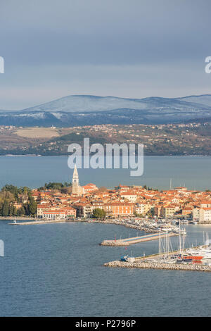 Vieille ville de pêcheurs d'Izola, péninsule d'Istrie, le sud-ouest de la Slovénie, de l'Europe Banque D'Images