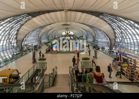 Bangkok, Suvarnabhumi Airport, terminal concourse, Thaïlande Banque D'Images