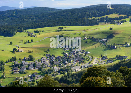 Oberried (Breisgau), vue à partir de la tour d'observation Eugen-Keidel-Turm à mountain Schauinsland à Bad Krozingen, Schwarzwald, Forêt-Noire, Bade-Wurtemberg, Allemagne Banque D'Images